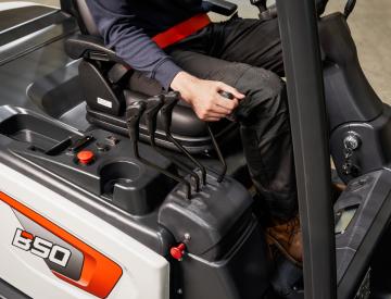Bobcat B50X-7: 4-Rad Elektrostapler mit geräumiger Kabine
